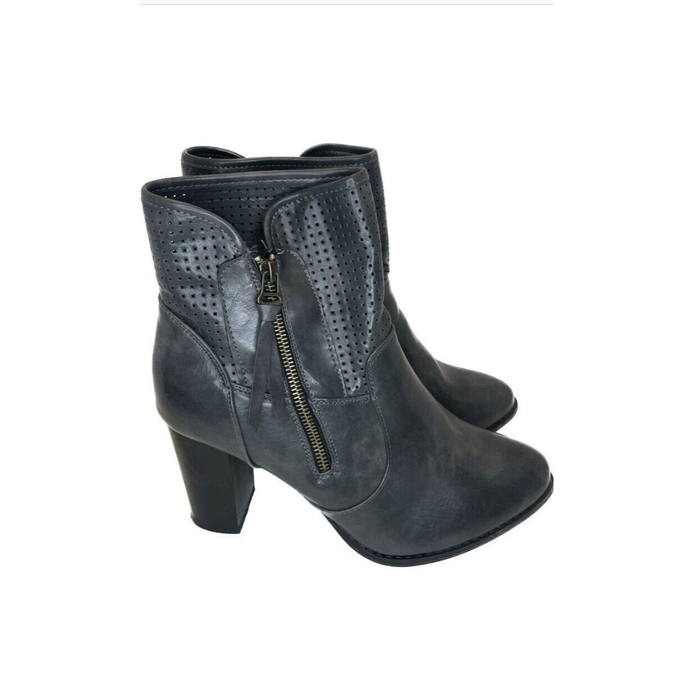 Twisted Ankle‎ Boots Black Size: 10